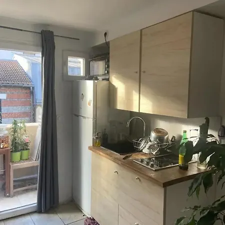 D'une Avec Vue Sur La Balcon Amenage Et Wifi A Appartamento Parigi