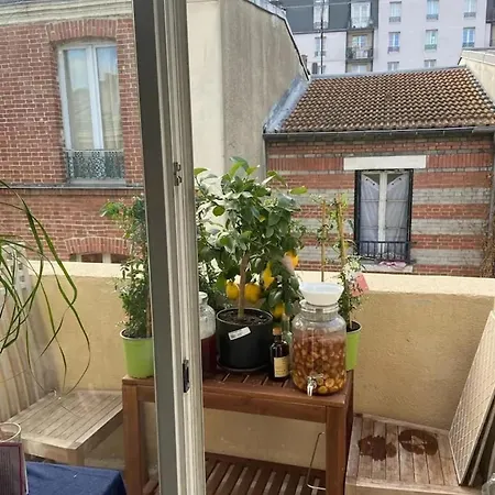 D'une Avec Vue Sur La Balcon Amenage Et Wifi A Appartamento Parigi